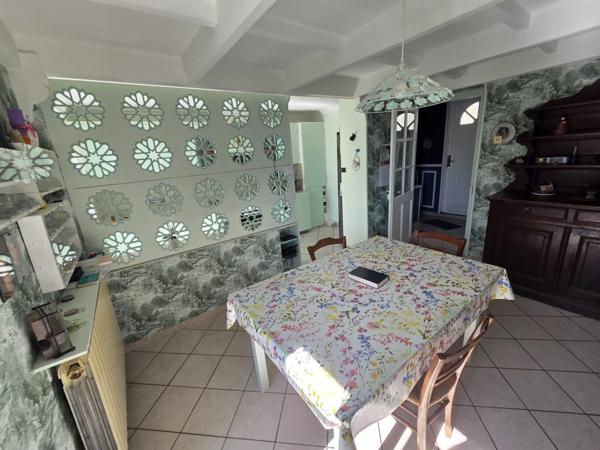 ALES (30)A vendre secteur Chantilly belle maison 5 chambres entierement rénovée d'environ 140m² habitable sur un terrain clos de 500m².