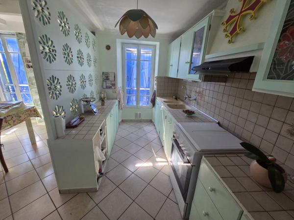 ALES (30)A vendre secteur Chantilly belle maison 5 chambres entierement rénovée d'environ 140m² habitable sur un terrain clos de 500m².