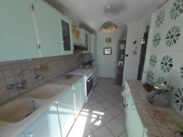 ALES (30)A vendre secteur Chantilly belle maison 5 chambres entierement rénovée d'environ 140m² habitable sur un terrain clos de 500m².