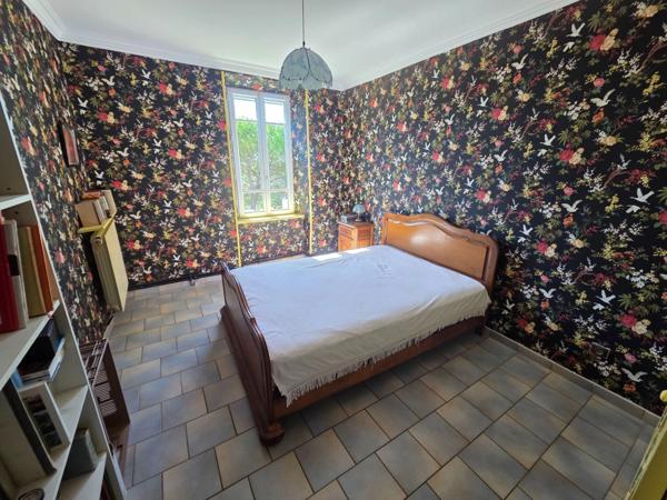 ALES (30)A vendre secteur Chantilly belle maison 5 chambres entierement rénovée d'environ 140m² habitable sur un terrain clos de 500m².