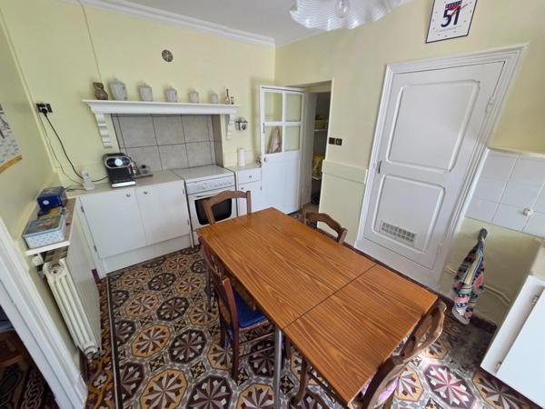 ALES (30)A vendre secteur Chantilly belle maison 5 chambres entierement rénovée d'environ 140m² habitable sur un terrain clos de 500m².