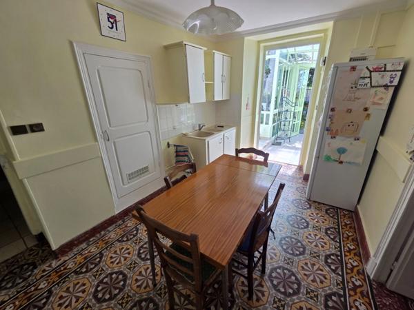 ALES (30)A vendre secteur Chantilly belle maison 5 chambres entierement rénovée d'environ 140m² habitable sur un terrain clos de 500m².