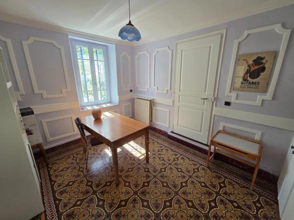 ALES (30)A vendre secteur Chantilly belle maison 5 chambres entierement rénovée d'environ 140m² habitable sur un terrain clos de 500m².