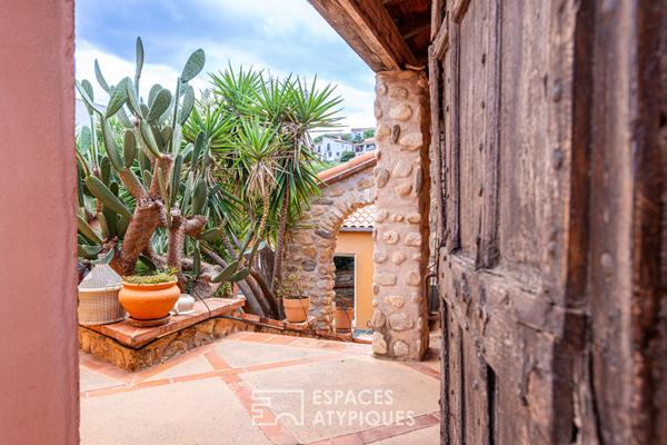 Maison d’architecte au coeur de Port-Vendres avec piscine intérieure et patios
