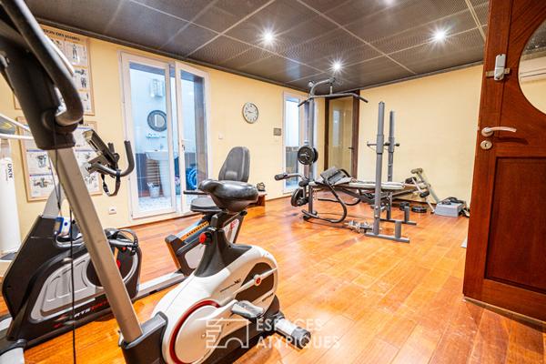 Maison d’architecte au coeur de Port-Vendres avec piscine intérieure et patios