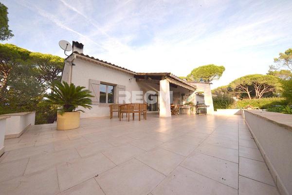 Puget-sur-Argens (83480) Villa individuelle de plain-pied avec piscine et garage sur terrain 1694 m2