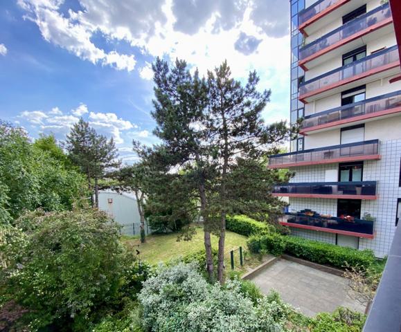 A Issy-les-Moulineaux, appartement-terrasse 159 m2 6 pièces 4 chambres