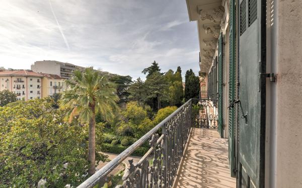 Appartement à vendre    4 pièces • 110 m2 Cannes