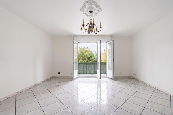 Secteur Nonneville - Beau 3 pièces avec 2 chambres et balcon - Cave et parking box