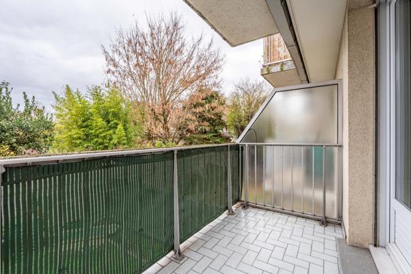 Secteur Nonneville - Beau 3 pièces avec 2 chambres et balcon - Cave et parking box