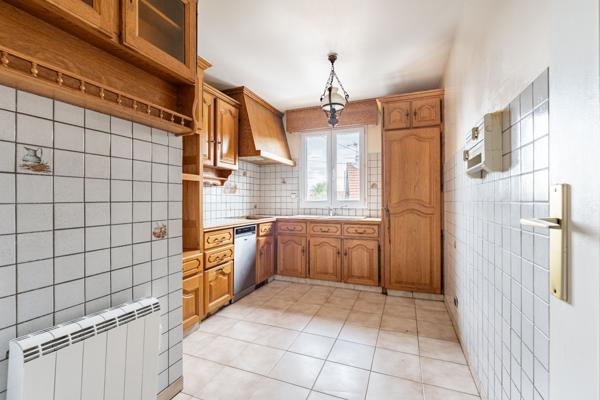 Secteur Nonneville - Beau 3 pièces avec 2 chambres et balcon - Cave et parking box