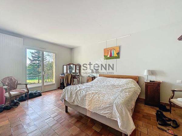 A vendre, magnifique demeure de 265 m² à Montreuil sur Maine, avec vue Mayenne, 6 chambres et un terrain de plus de 7600 m²