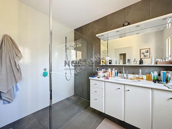 A vendre, magnifique demeure de 265 m² à Montreuil sur Maine, avec vue Mayenne, 6 chambres et un terrain de plus de 7600 m²