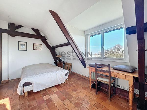 A vendre, magnifique demeure de 265 m² à Montreuil sur Maine, avec vue Mayenne, 6 chambres et un terrain de plus de 7600 m²