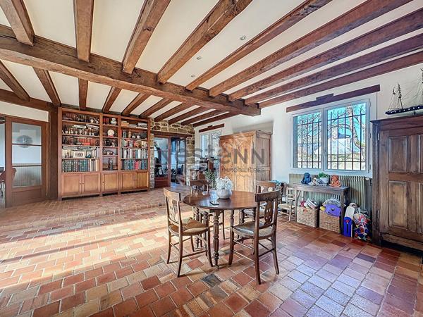 A vendre, magnifique demeure de 265 m² à Montreuil sur Maine, avec vue Mayenne, 6 chambres et un terrain de plus de 7600 m²