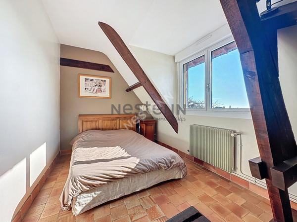 A vendre, magnifique demeure de 265 m² à Montreuil sur Maine, avec vue Mayenne, 6 chambres et un terrain de plus de 7600 m²