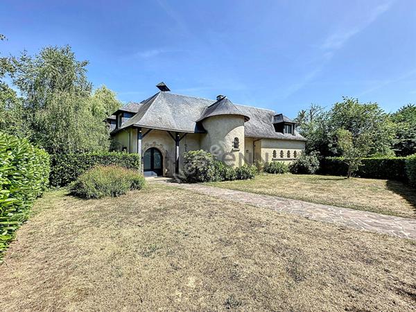 A vendre, magnifique demeure de 265 m² à Montreuil sur Maine, avec vue Mayenne, 6 chambres et un terrain de plus de 7600 m²