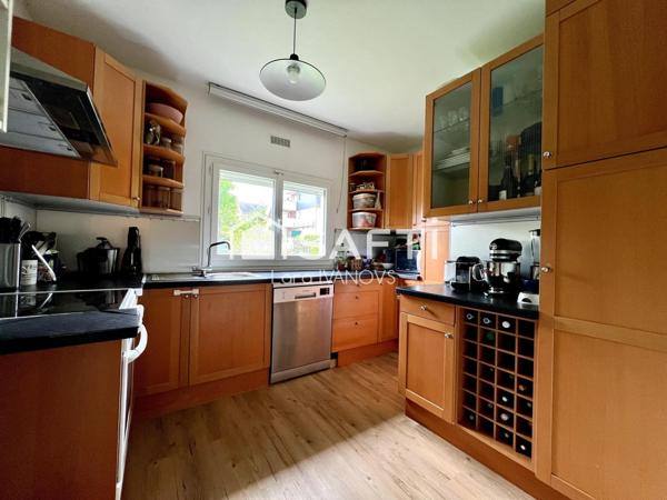 Maison chaleureuse au coeur du Village Parisien