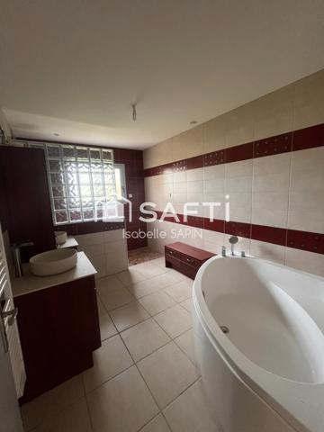 Jolie maison climatisée 3 chambres avec piscine couverte