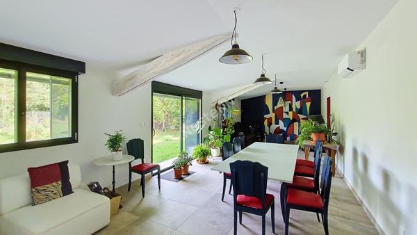 Charme et authenticité à VOUNEUIL SOUS BIARD : magnifique maison en pierre de 1800 avec 6 372 m² de terrain