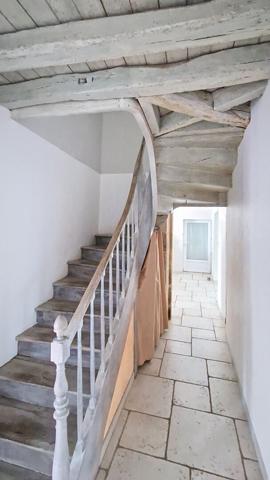 Charme et authenticité à VOUNEUIL SOUS BIARD : magnifique maison en pierre de 1800 avec 6 372 m² de terrain