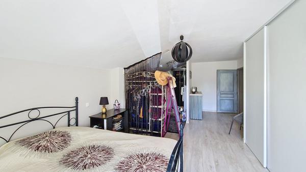 Charme et authenticité à VOUNEUIL SOUS BIARD : magnifique maison en pierre de 1800 avec 6 372 m² de terrain
