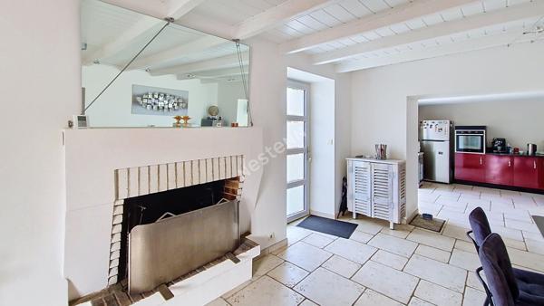 Charme et authenticité à VOUNEUIL SOUS BIARD : magnifique maison en pierre de 1800 avec 6 372 m² de terrain