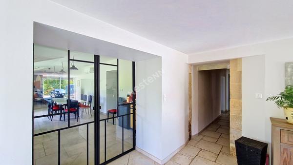Charme et authenticité à VOUNEUIL SOUS BIARD : magnifique maison en pierre de 1800 avec 6 372 m² de terrain