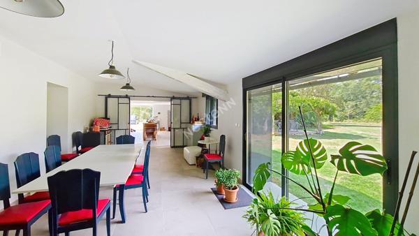 Charme et authenticité à VOUNEUIL SOUS BIARD : magnifique maison en pierre de 1800 avec 6 372 m² de terrain