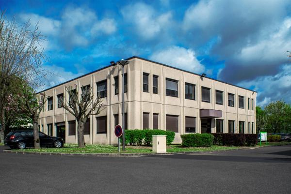 Bureaux à louer en rez-de-chaussée à Cergy proche gare et parkings