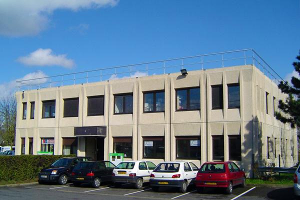 Bureaux à louer en rez-de-chaussée à Cergy proche gare et parkings