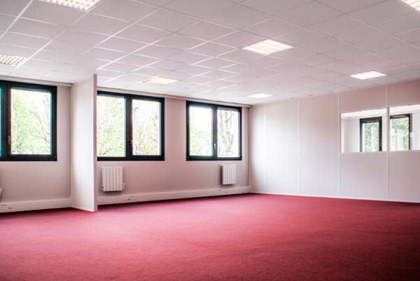 Bureaux à louer en rez-de-chaussée à Cergy proche gare et parkings