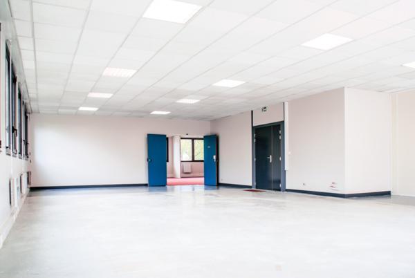 Bureaux à louer en rez-de-chaussée à Cergy proche gare et parkings