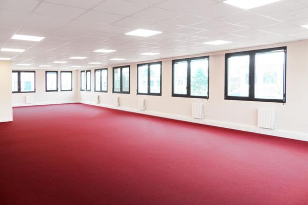 Bureaux à louer en rez-de-chaussée à Cergy proche gare et parkings