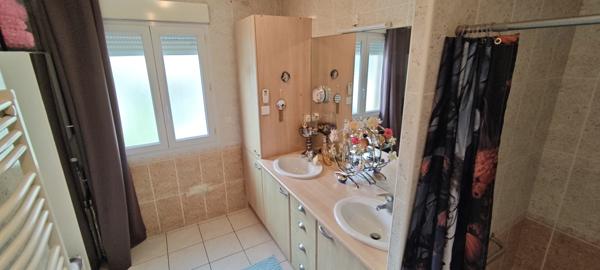 Limony (07340) Maison de 108 m², 3 chambres, avec piscine, véranda et terrain arboré de 1 260 m²