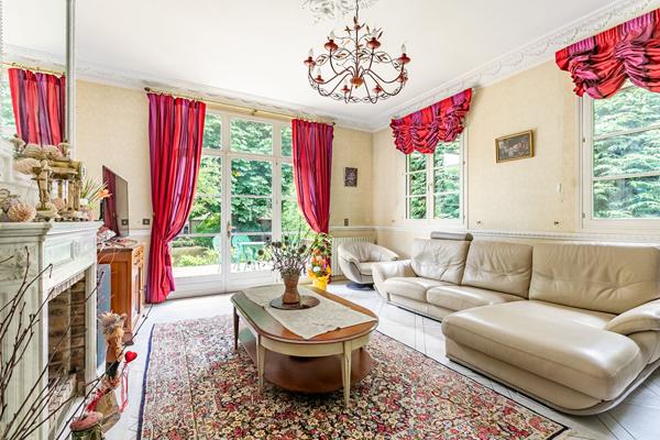 Elegante maison bourgeoise avec jardin et dépendances à Noyon