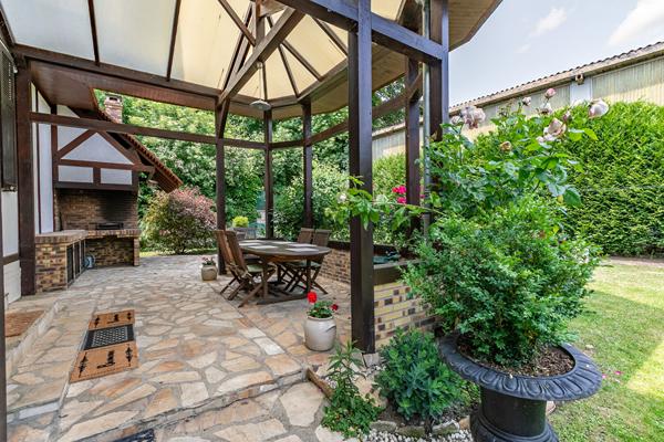 Elegante maison bourgeoise avec jardin et dépendances à Noyon