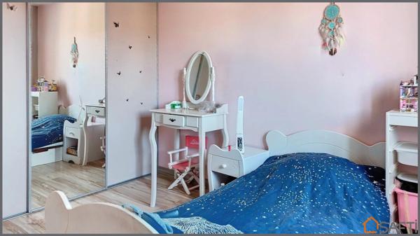 Charmante villa avec sous sol complet, sur un terrain clos de 1 094 m².