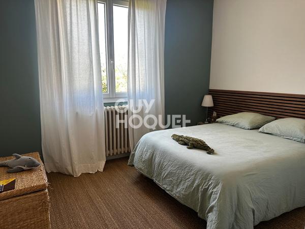 Maison de charme , 4 chambres jardin piscine sous sol !