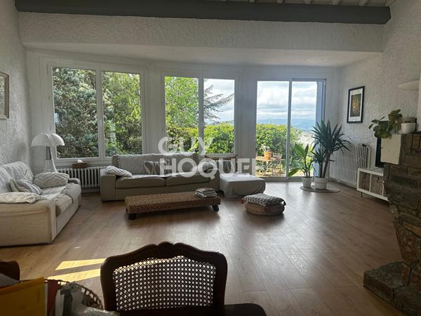 Maison de charme , 4 chambres jardin piscine sous sol !