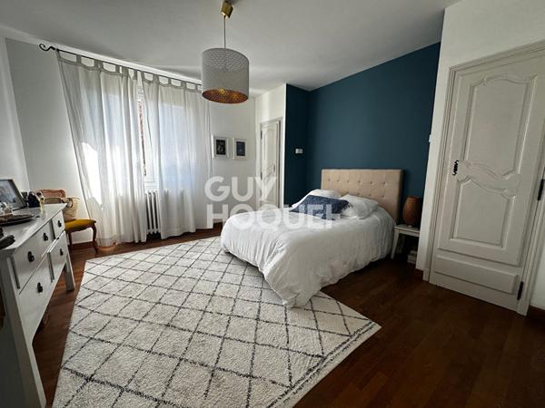 Maison de charme , 4 chambres jardin piscine sous sol !