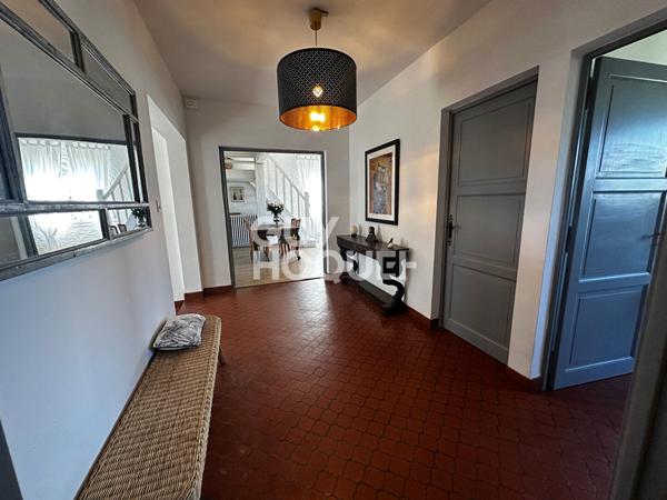 Maison de charme , 4 chambres jardin piscine sous sol !