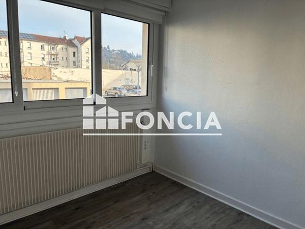 Location Local commercial 1 pièce 14 m² - 56 RUE DE LA CONVENTION Vienne 38200