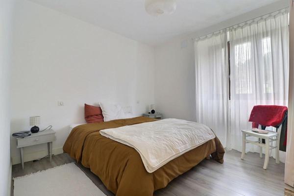 Appartement  4 pièce(s) 70 m2  st genest de beauzon