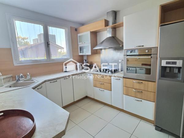 Grande maison familiale à Lormont