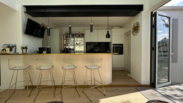 MAISON BOURGEOISE AVEC GARAGE ET STUDIO INDÉPENDANT - COLIGNY LA ROCHELLE