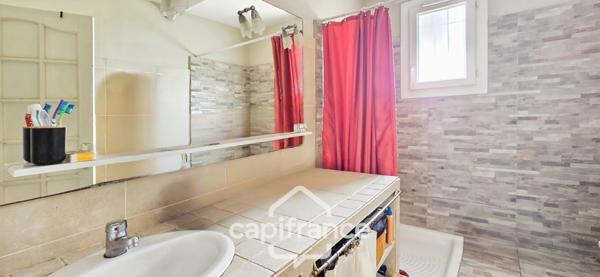 Maison à vendre 5 pièces + piscine SOLLIES VILLE (83)