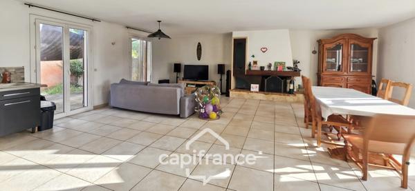 Maison à vendre 5 pièces + piscine SOLLIES VILLE (83)