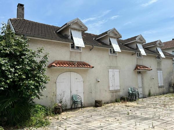 Immeuble à vendre    19 pièces •  Soumoulou