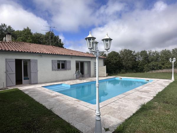 Villeneuve-sur-Lot (47300) Villeneuve sur lot, spacieuse villa familiale semi enterrée d'environ 140m² avec piscine sur 6872m² de jardin